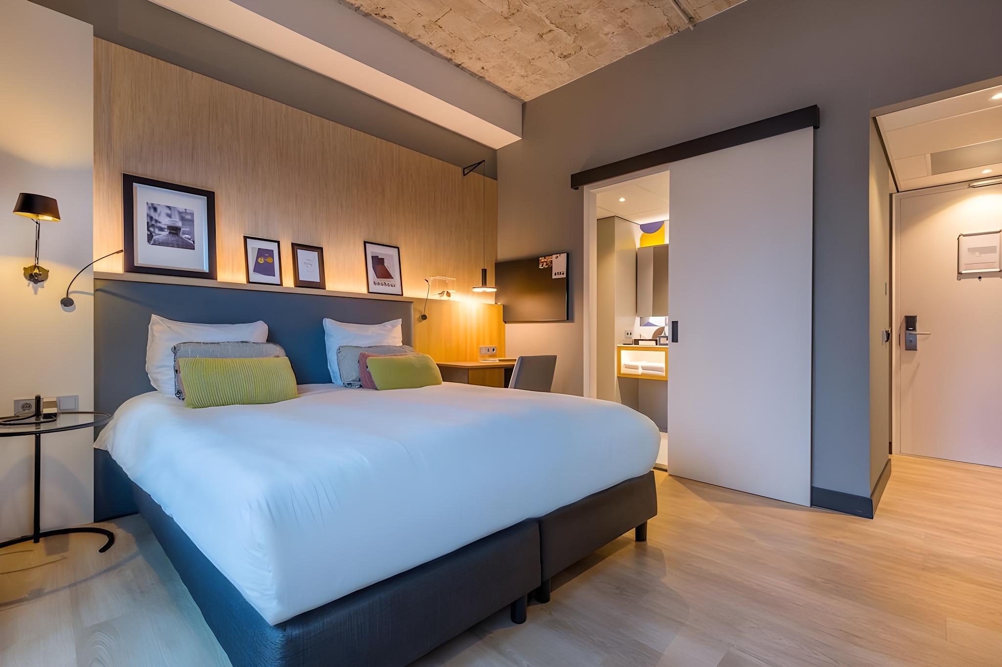 Room, King Bed