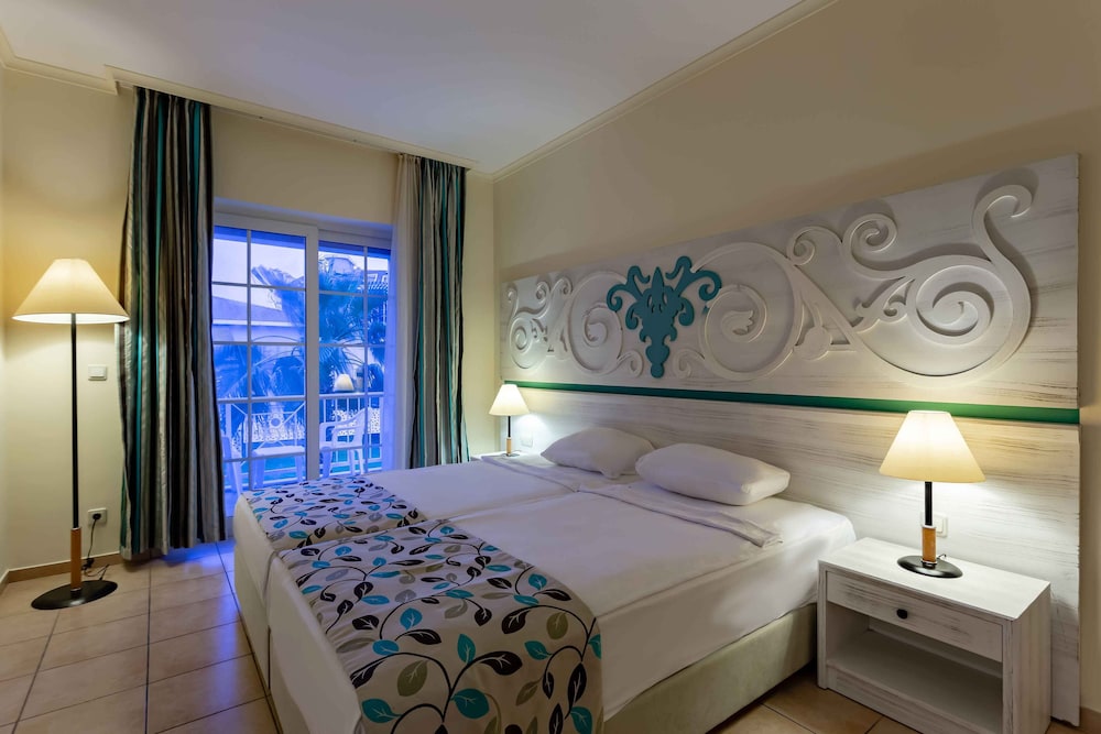 STANDARD CLUB ROOM