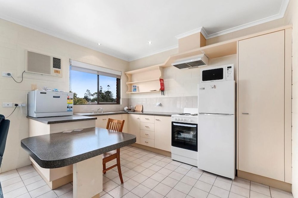 Allambi Holiday Apartments 28/44