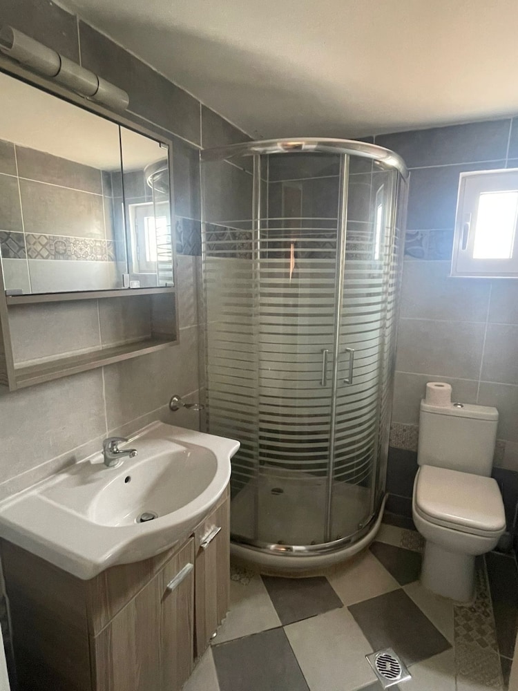 Nikolakakis Rooms Lavrio 63/65