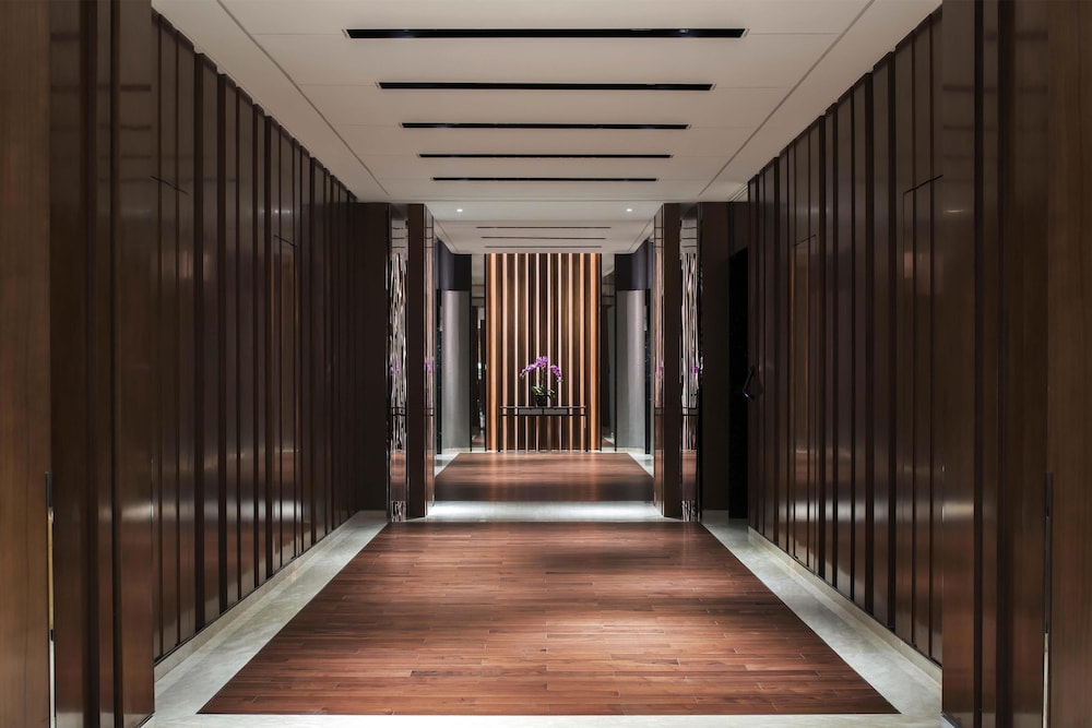 Hyatt Regency Shanghai Global Harbor 36/75