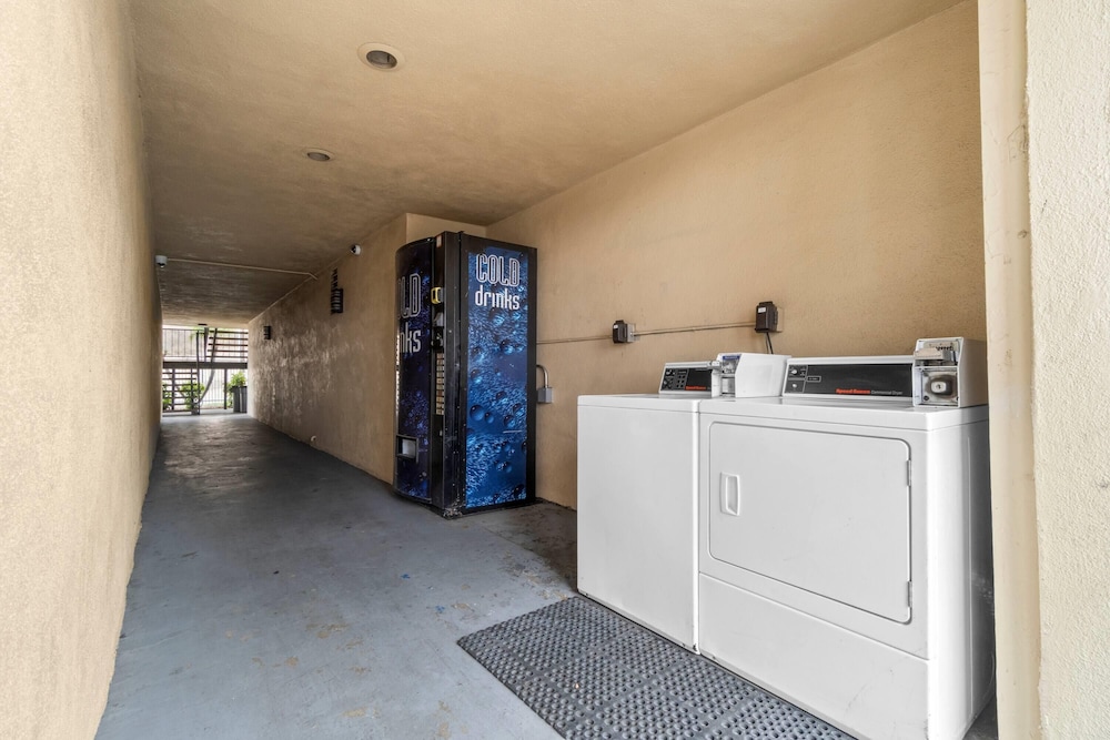 Travelodge by Wyndham Fairplex Pomona 7/57
