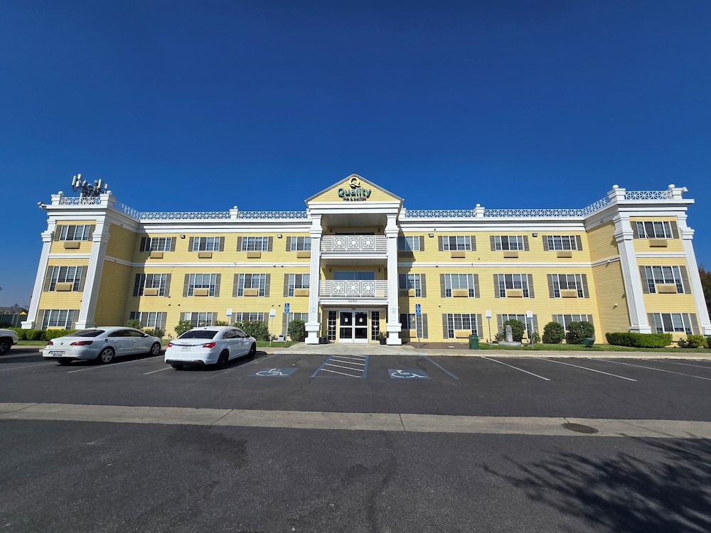 Quality Inn & Suites Tulare CA 44/50