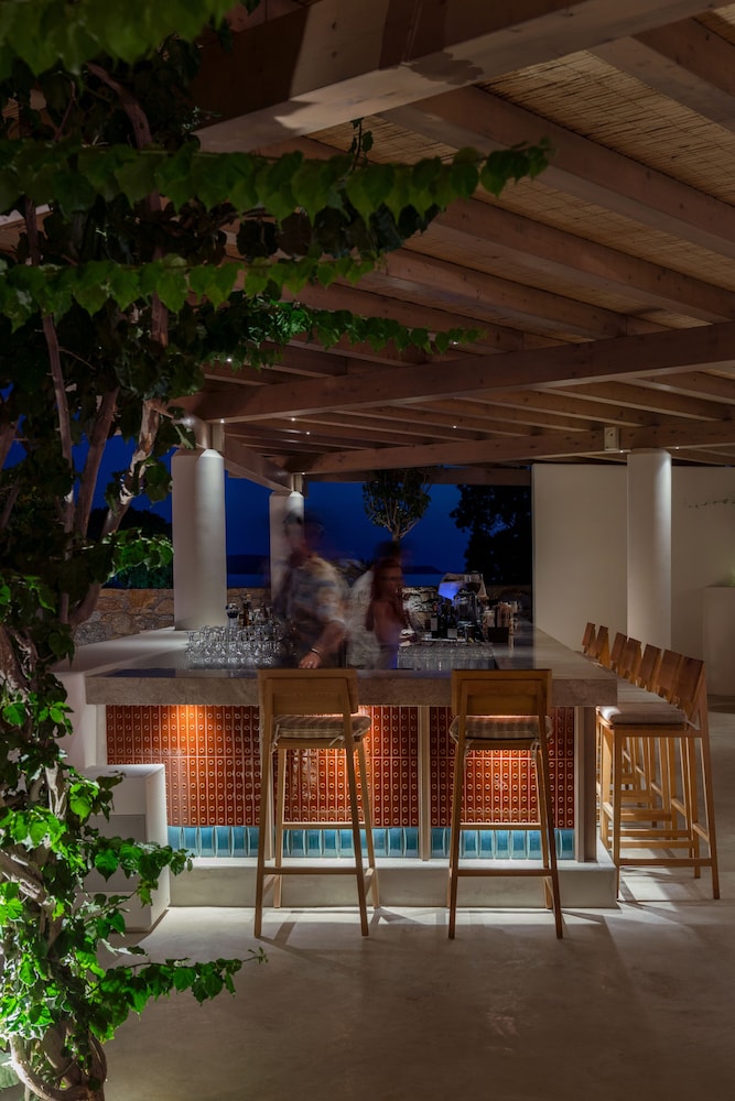 The Coast Bill&Coo - Adults Only 40/50