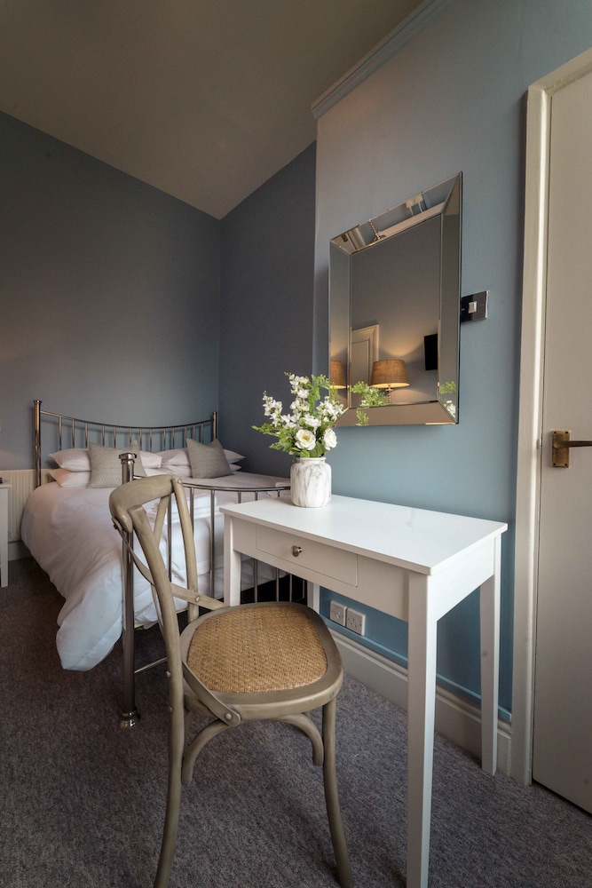 Anabelles Guest House 40/46