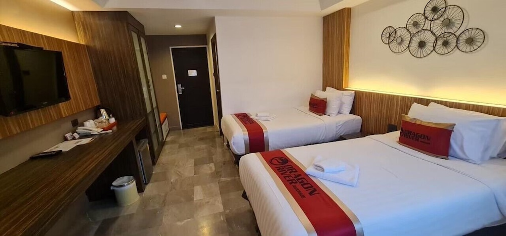 DELUXE, TWIN BEDS