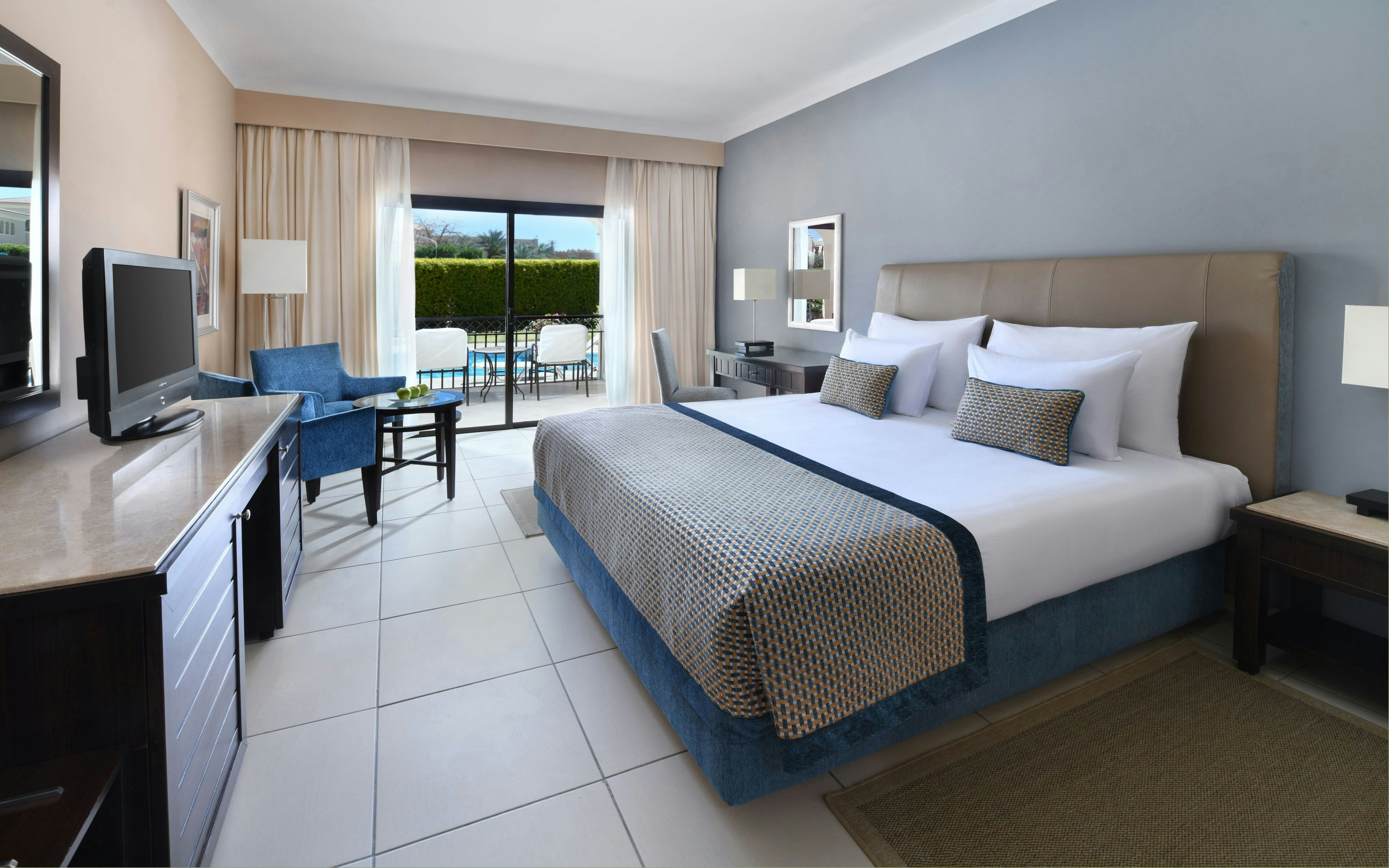 Swim Up, Deluxe, Family, Queen Bed