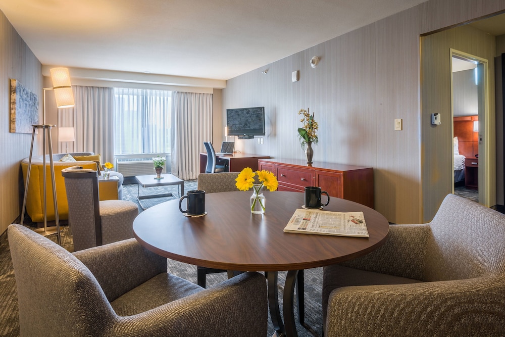 Courtyard By Marriott Culver City Los Angeles 32/46