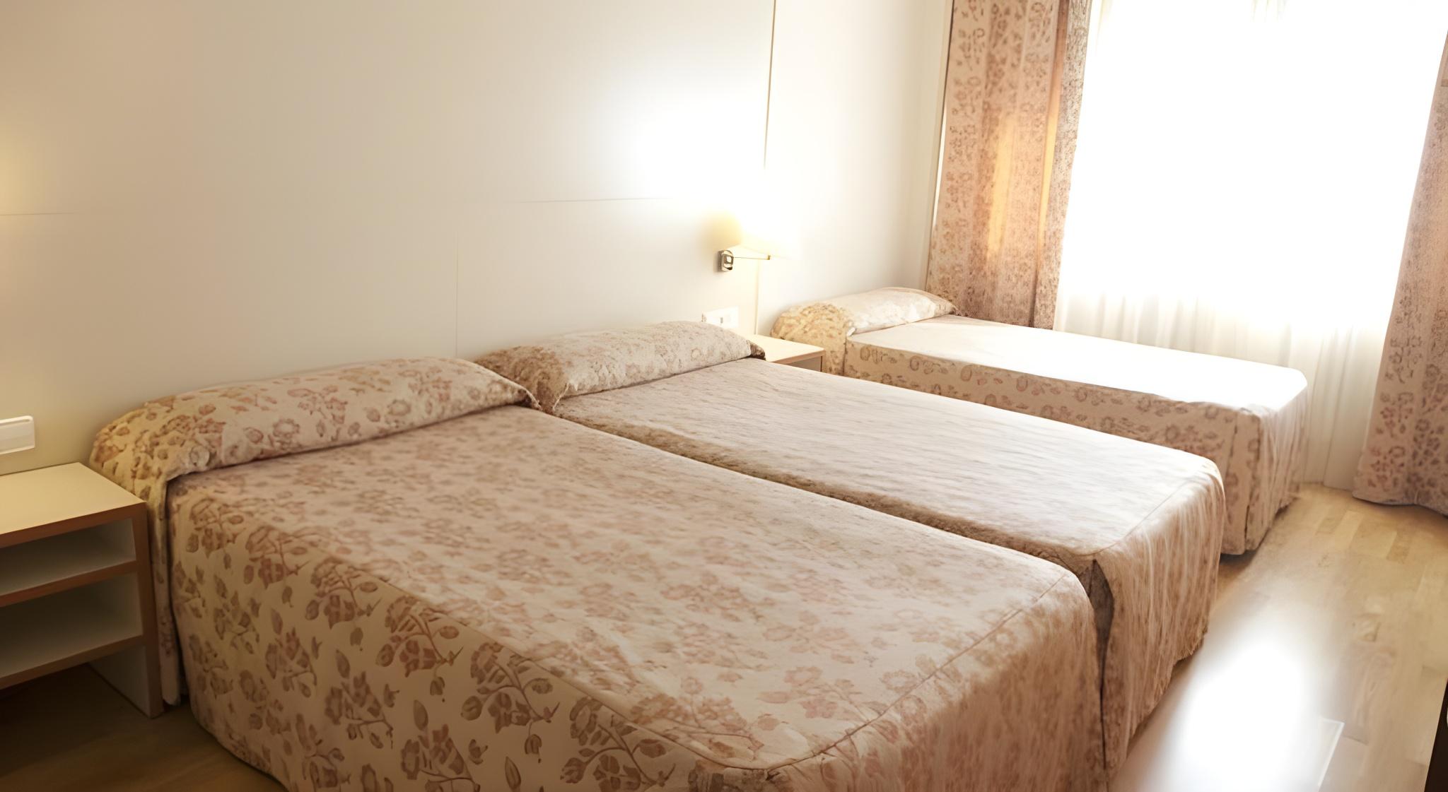 Room, Triple