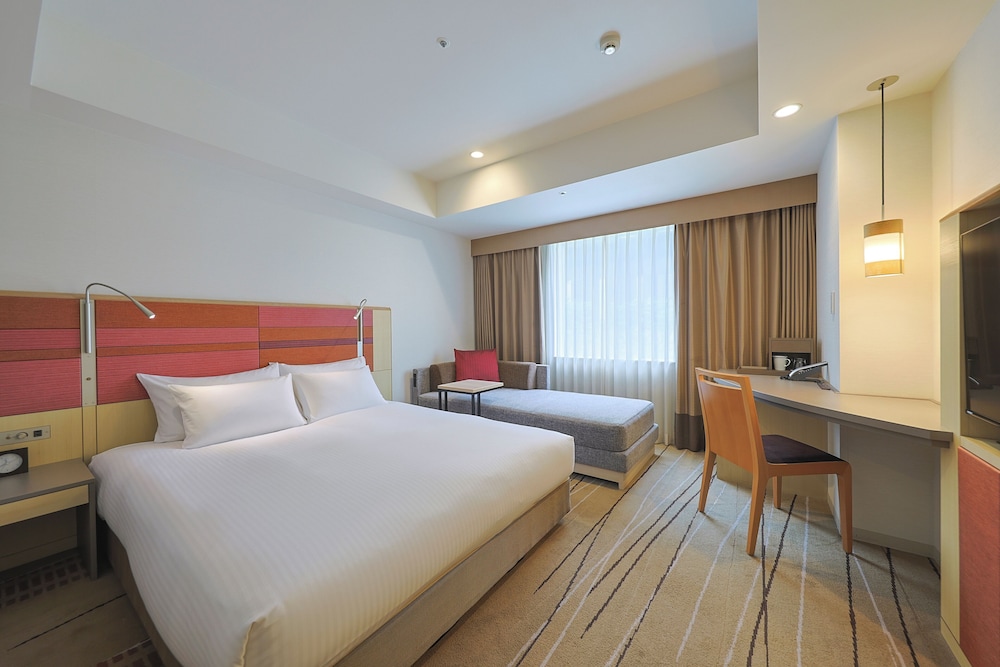 SUPERIOR, QUEEN BED, SOFA
