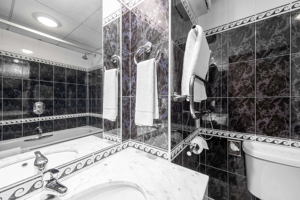 Cedar Court Hotel Harrogate 29/59