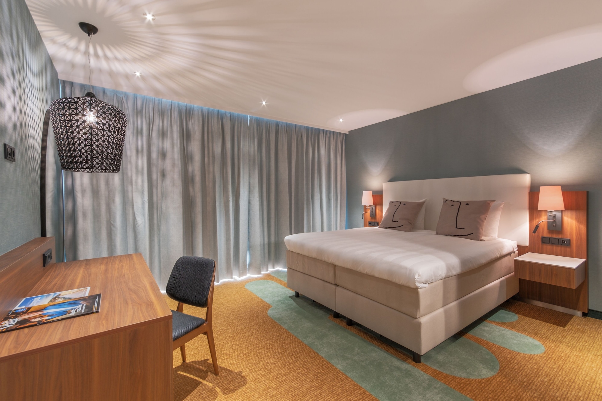 DELUXE, DOUBLE BED