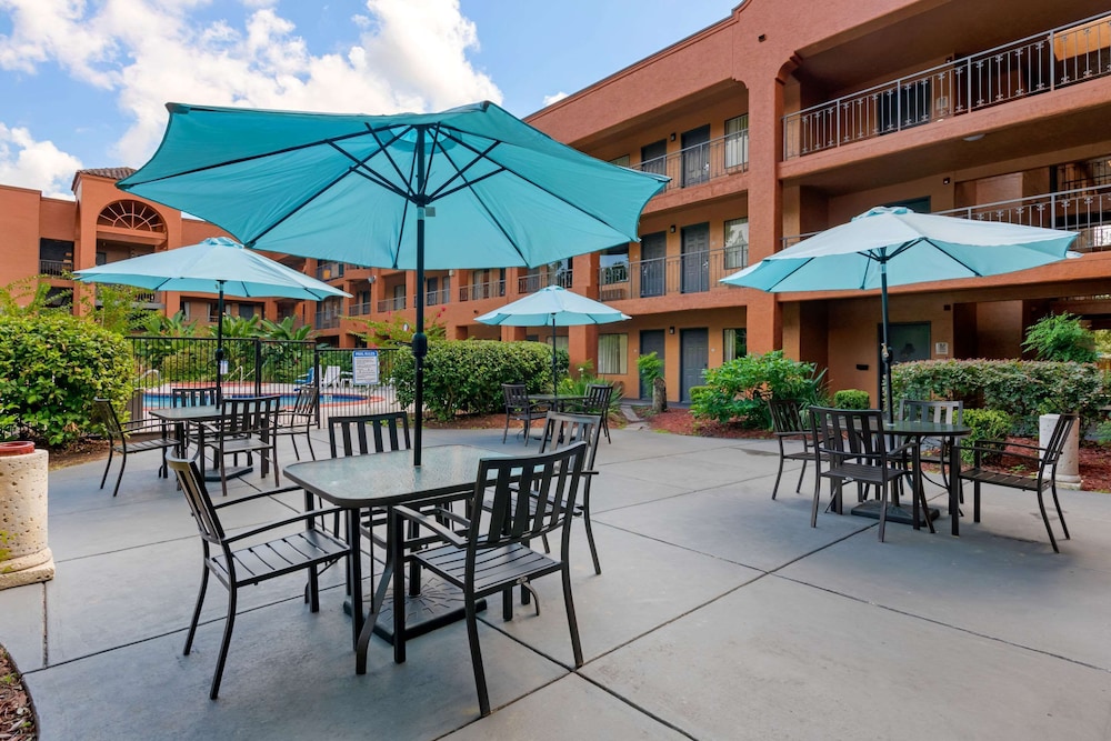 Quality Inn & Suites Jacksonville-Baymeadows 33/42