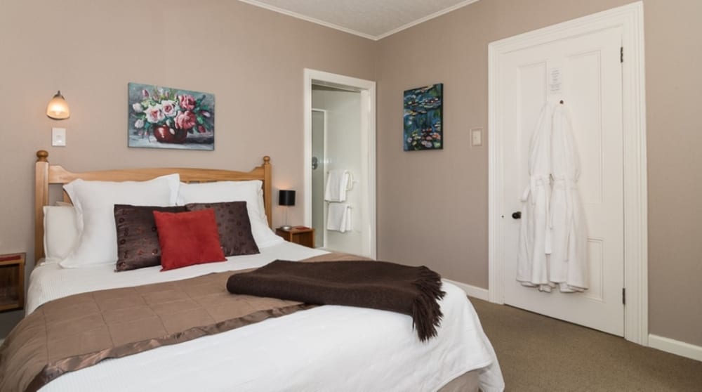 The Point Bed &amp; Breakfast 6/50
