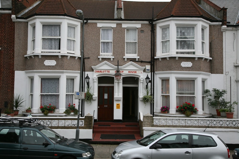 Charlotte Guest House 2/73