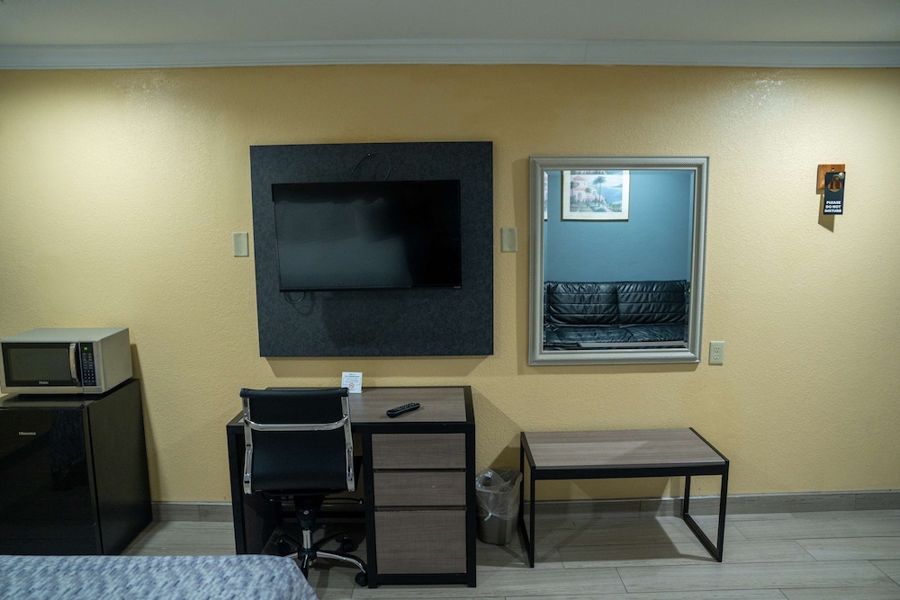 Americas Best Value Inn Ft. Myers 34/49
