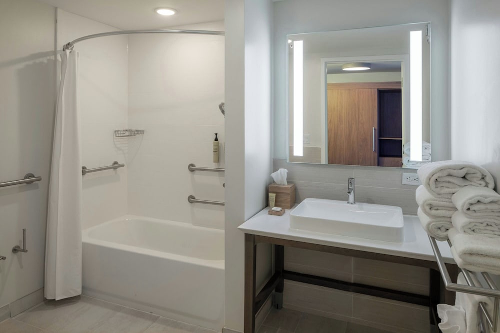Element Indianapolis Carmel 51/54