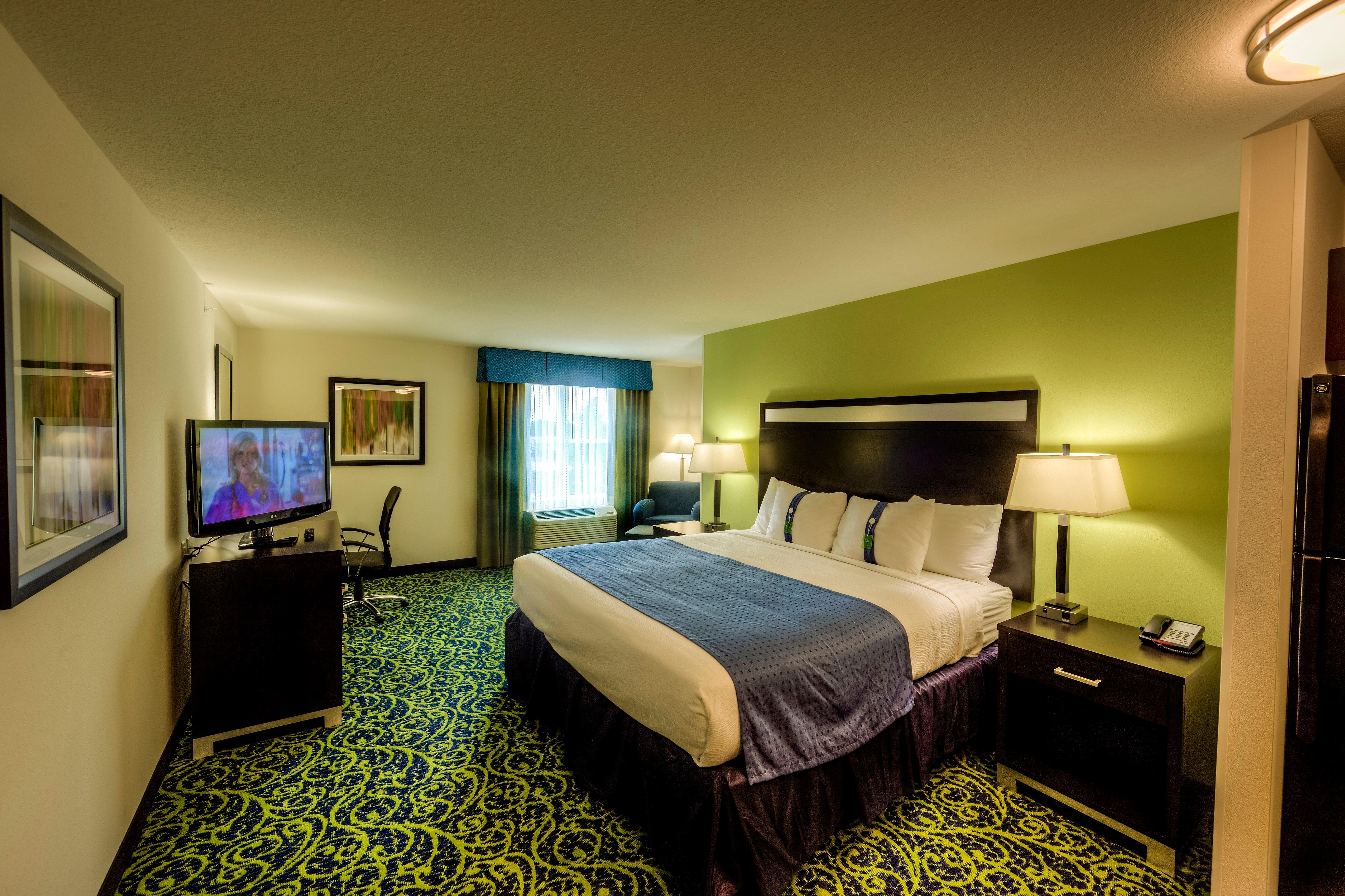 Room, King Bed, Holiday Inn Express Richmond by IHG 4/8