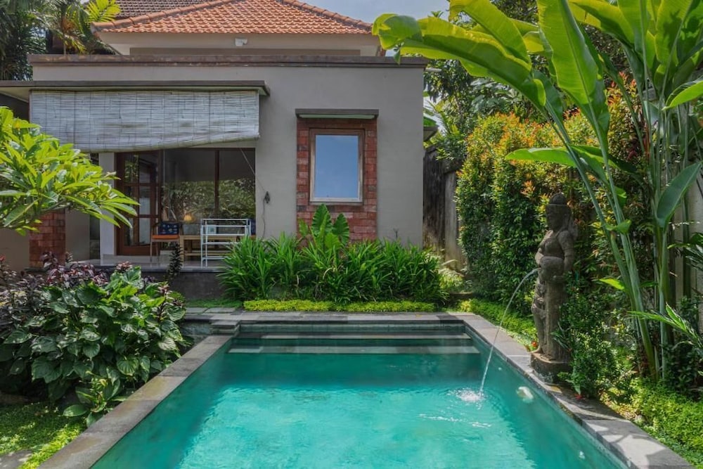 Sari Bamboo Villas 55/63
