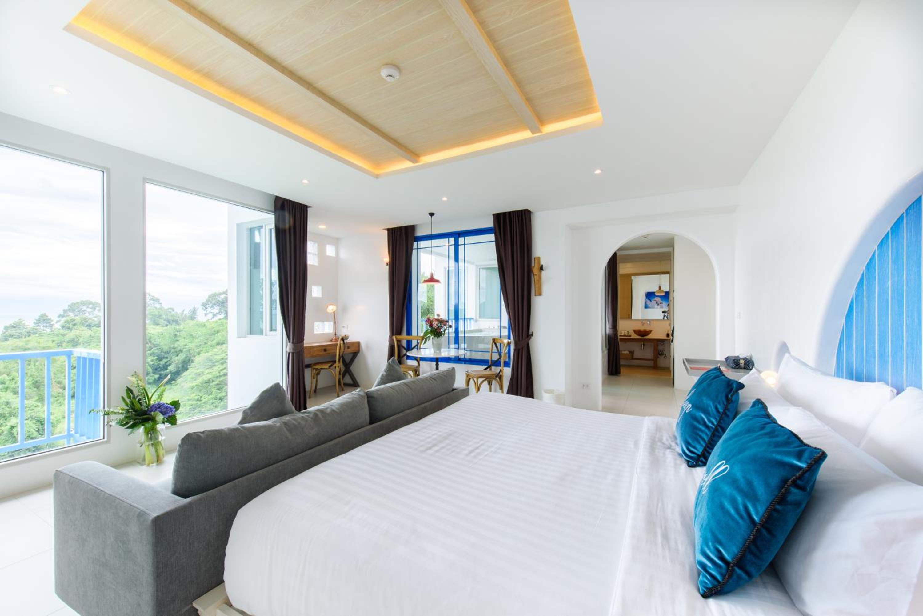 Deluxe, Ocean View, Hot Tub
