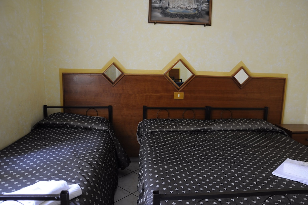 Hotel Farini 20/23
