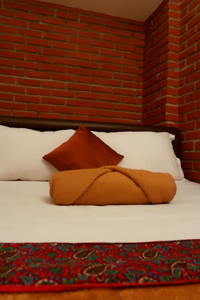 Bantal Guling Villa Bandung 38/69