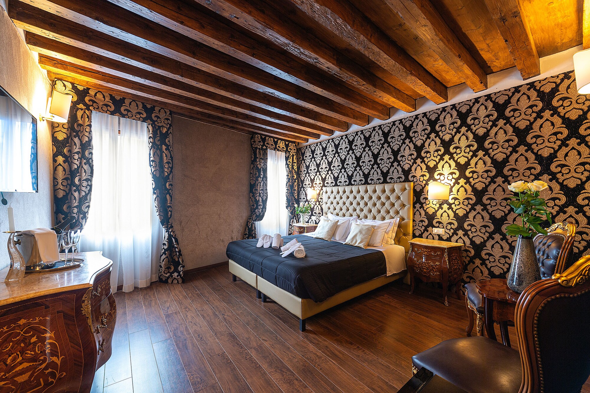 SUPERIOR, DOUBLE OR TWIN BED, CANAL VIEW