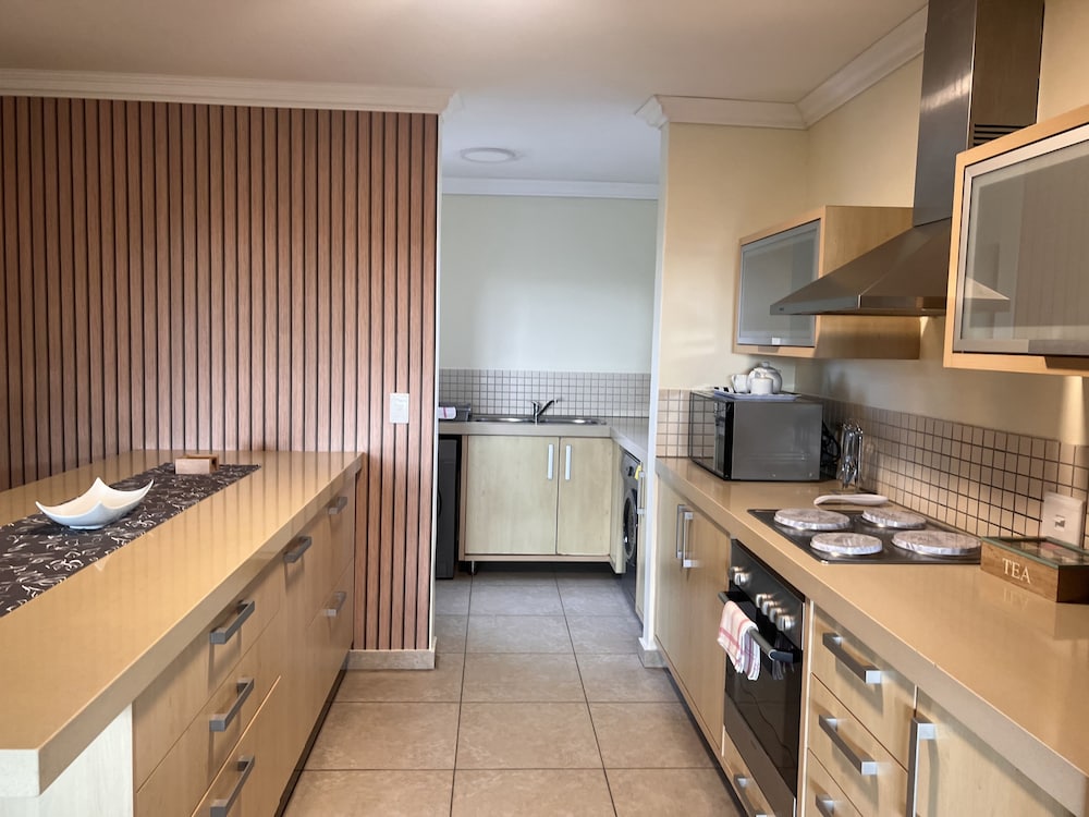 Century City Boutique Apartments 50/50