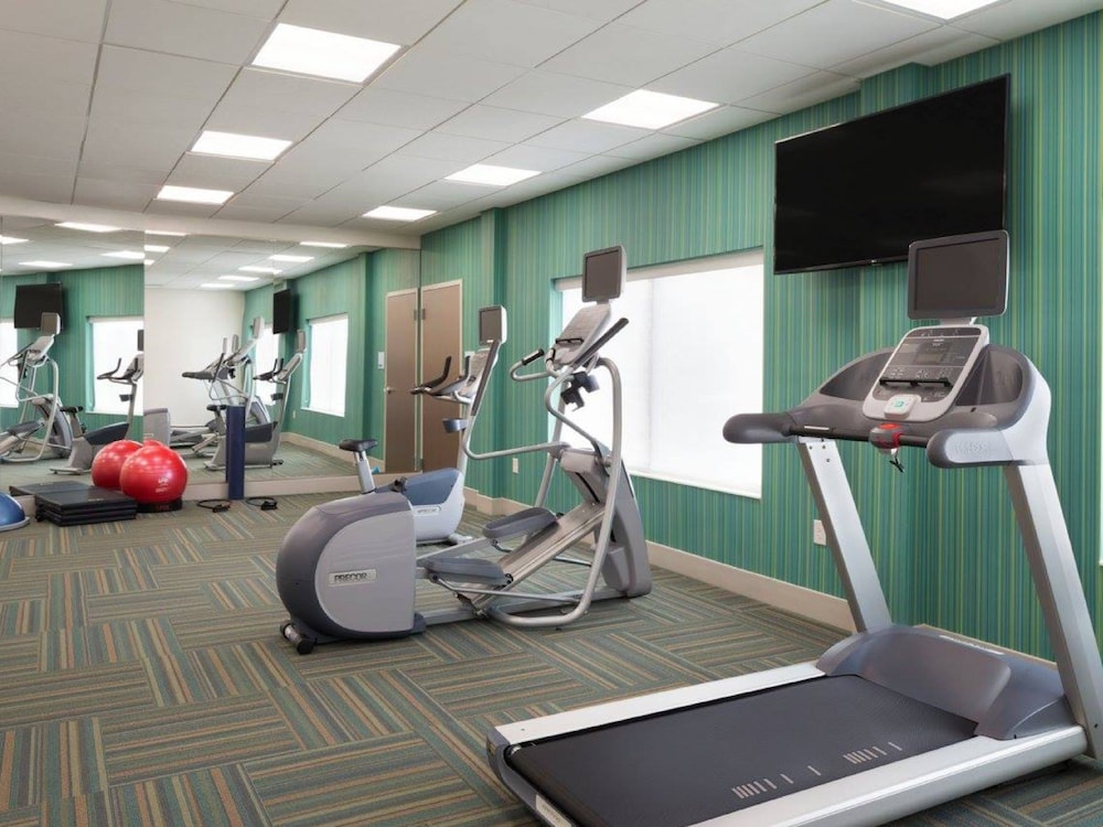 Holiday Inn Express Hotel & Suites Canton 23/37