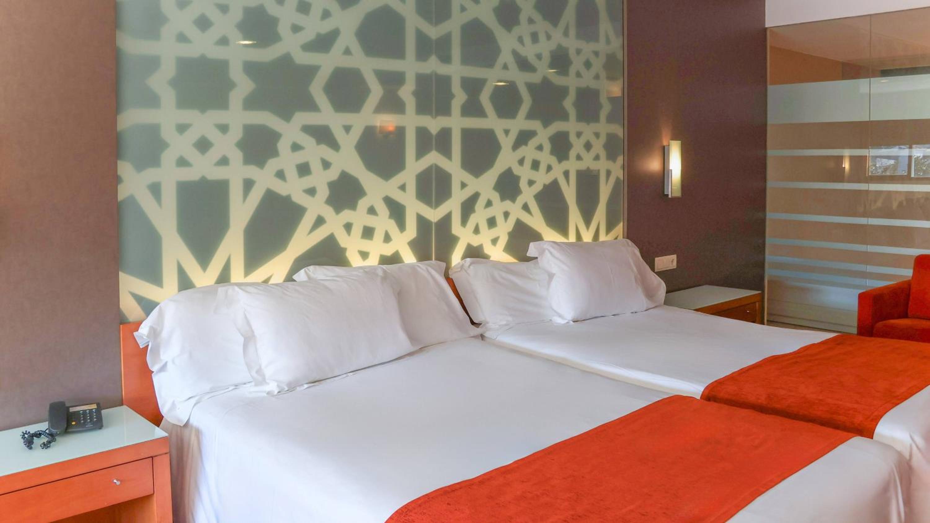 غرفة بريميوم بسرير كينج، Hotel Granada Palace Affiliated by Melia 3/3