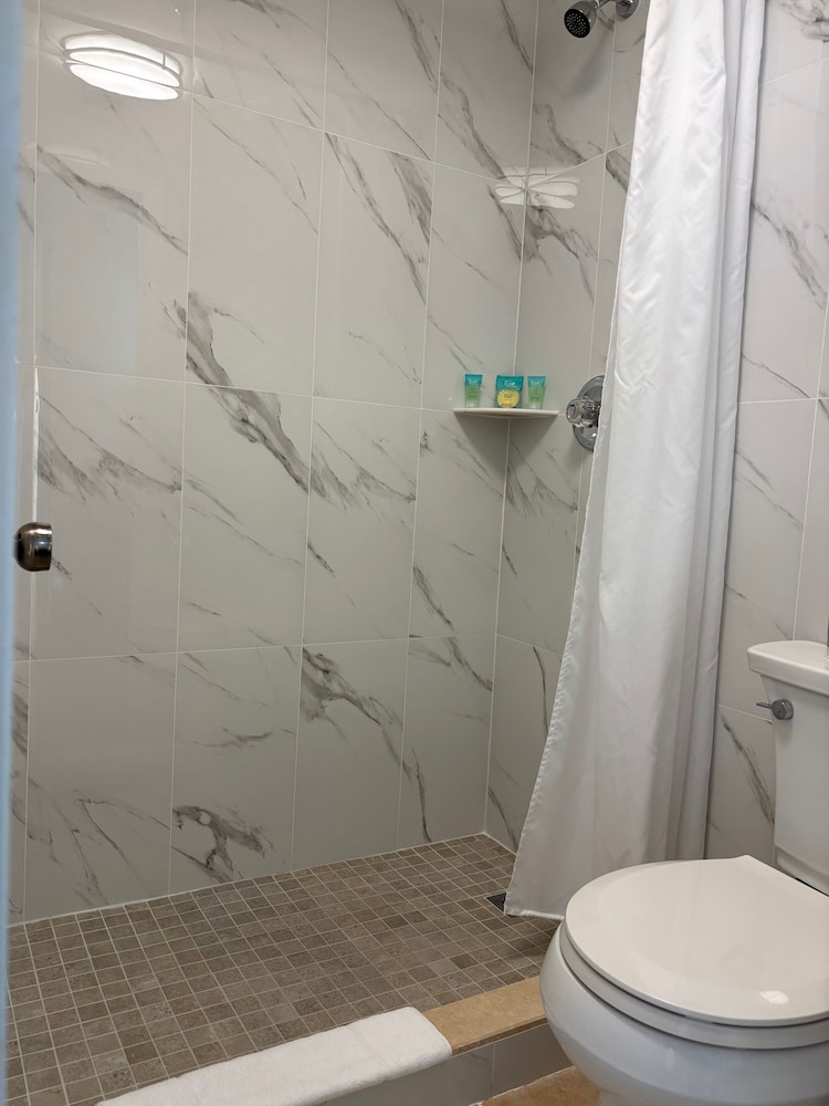 Naples Garden Inn 56/57