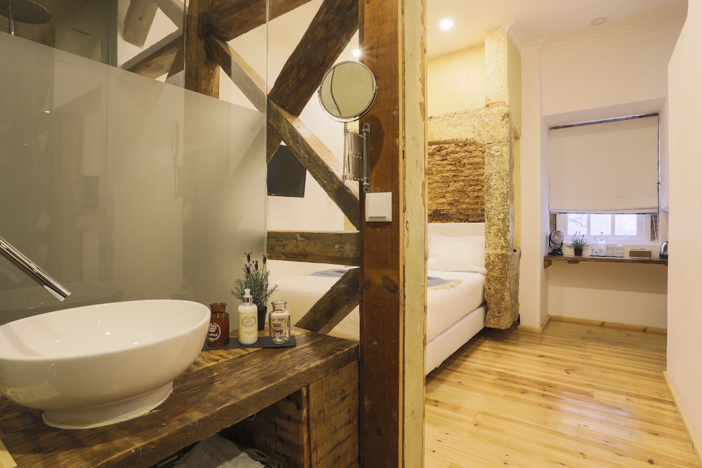 262 BOUTIQUE HOTEL 68/74
