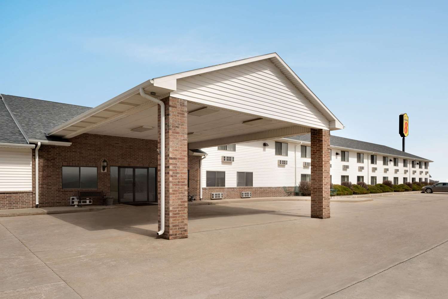 Super 8 by Wyndham Bethany MO 14/19