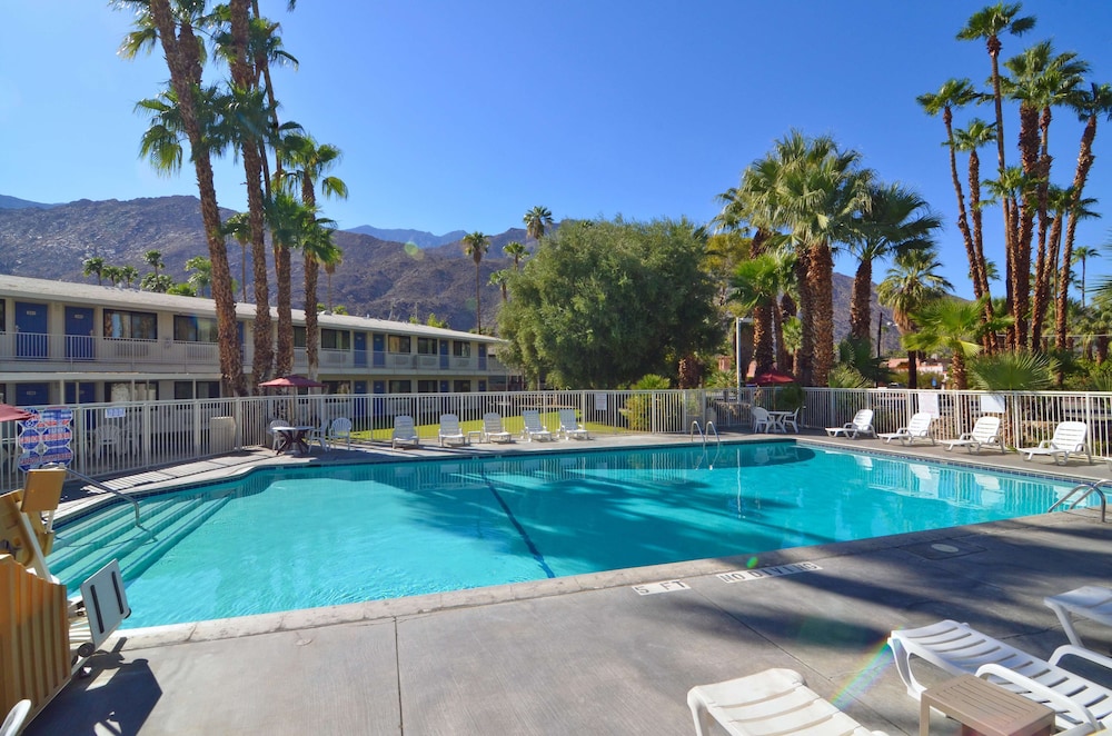 Motel6 Palm Springs, CA - East - Palm Canyon 43/50