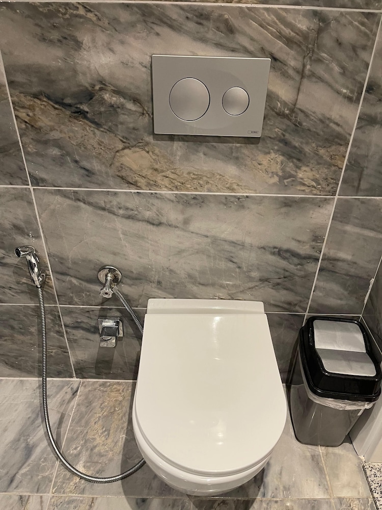 Aymira Suites 40/40