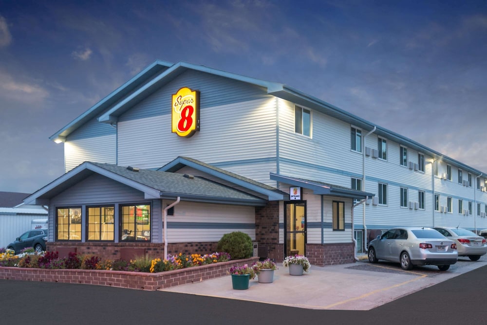 Super 8 by Wyndham Pierre SD 1/19