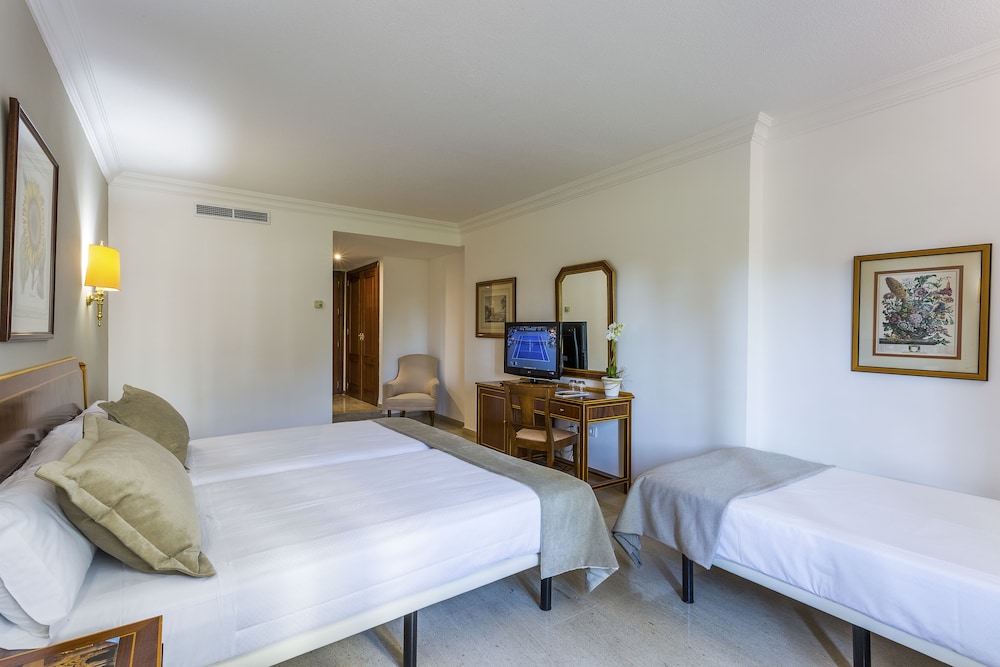 Room, Triple