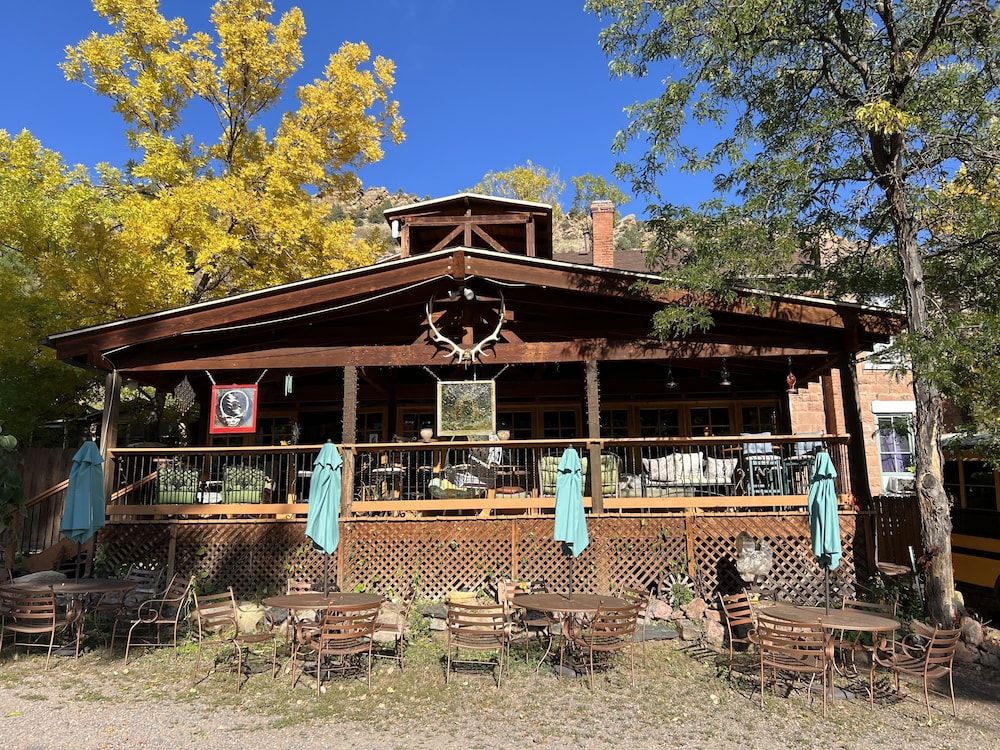 Cliff House Lodge Bed and Breakfast 2/72