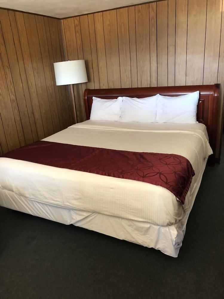 Knights Inn Stevens Point 18/45