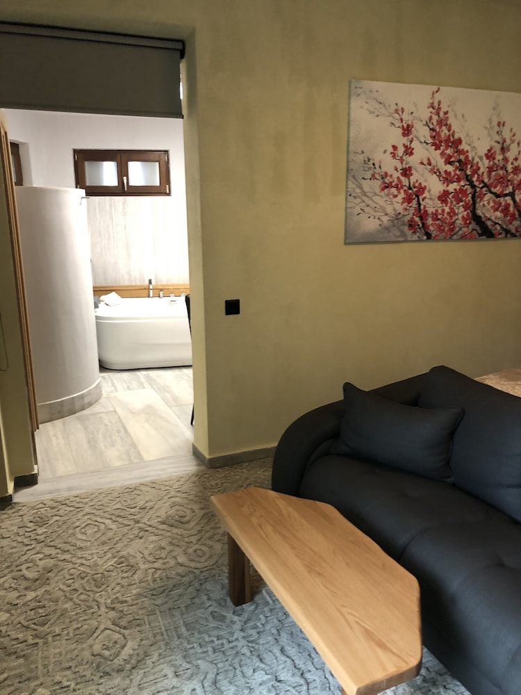 Valeni Boutique Hotel 32/48