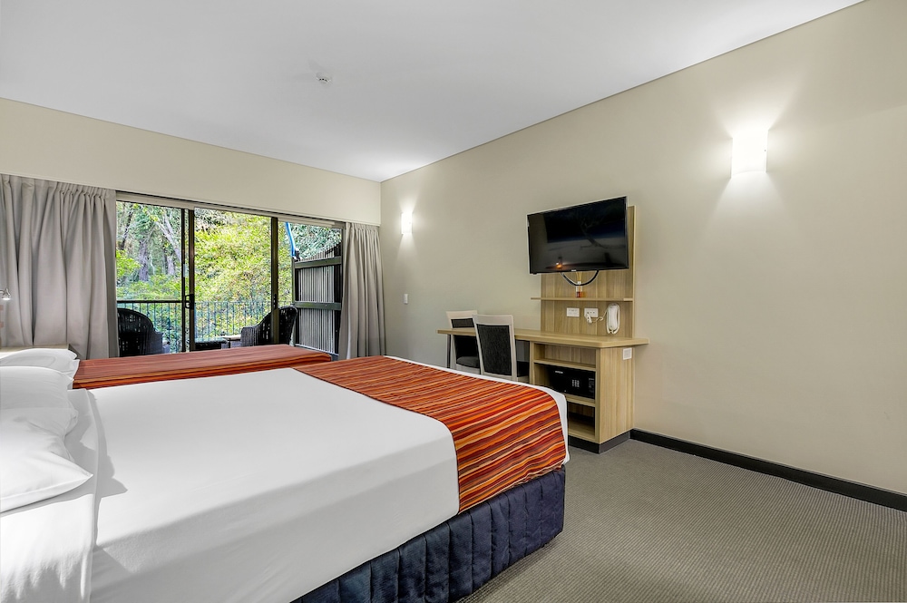 Resort, Murphy Bed, 1 Queen and 1 Single Bed