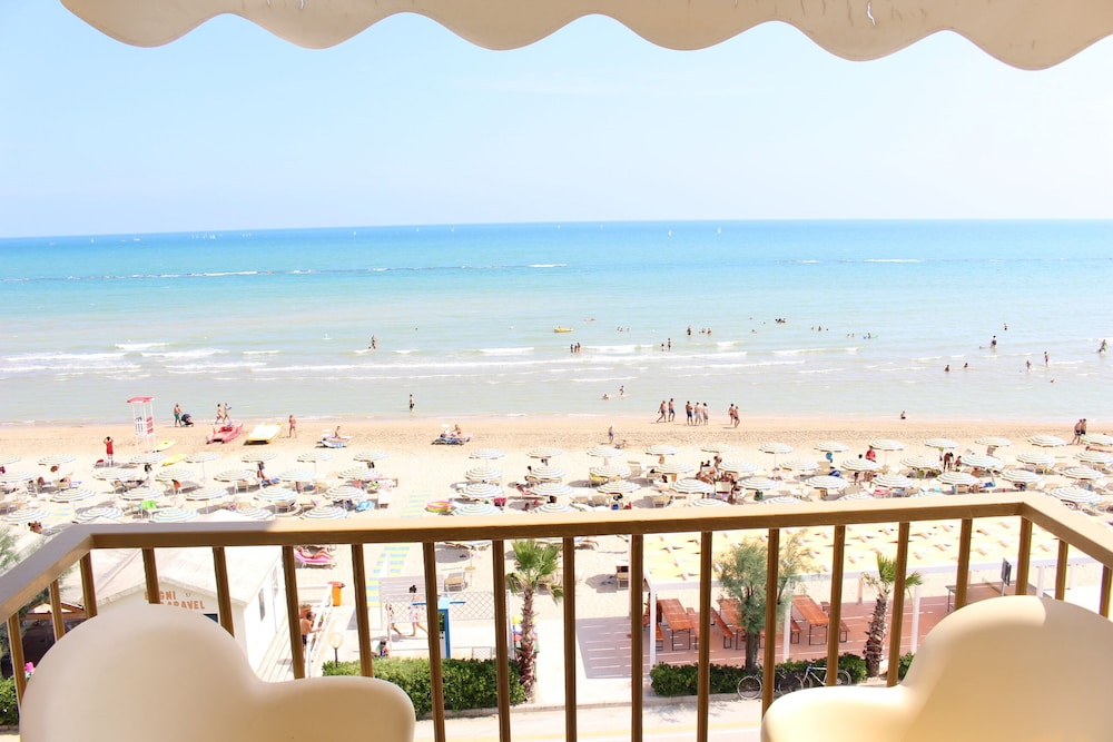 Hotel Caravel 38/50