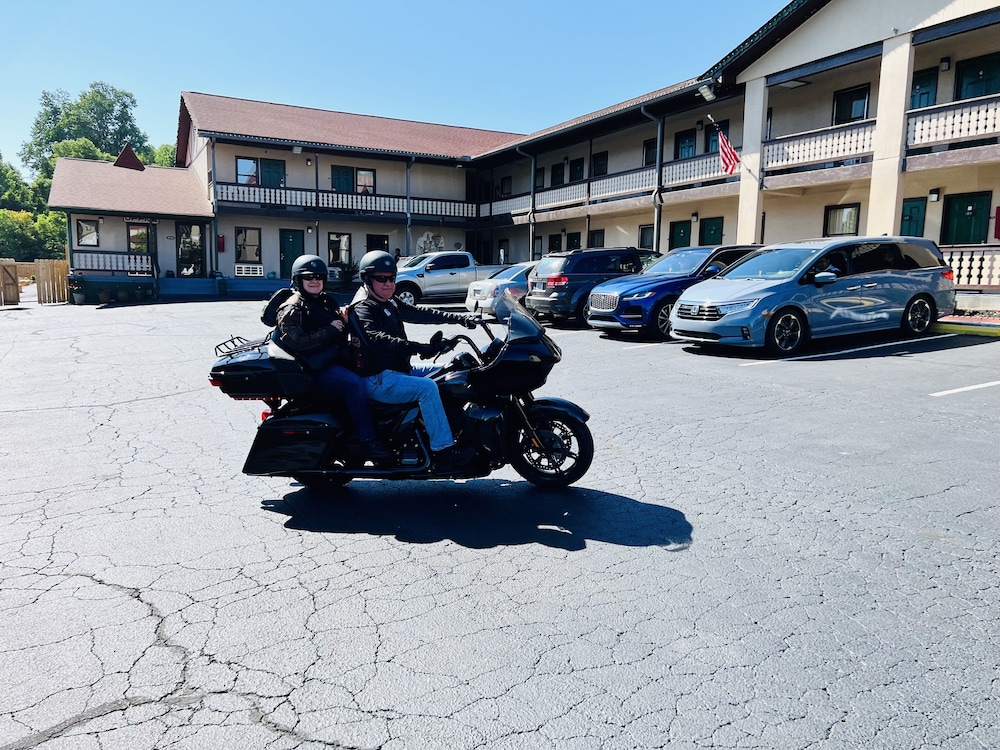 Alpine Valley Inn 7/9