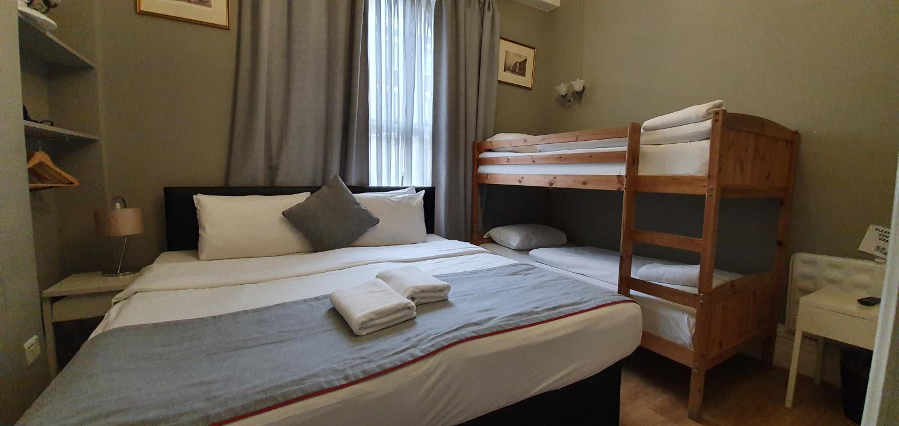 Quad Room External Private Bathroom، Ebury House Hotel 2/4