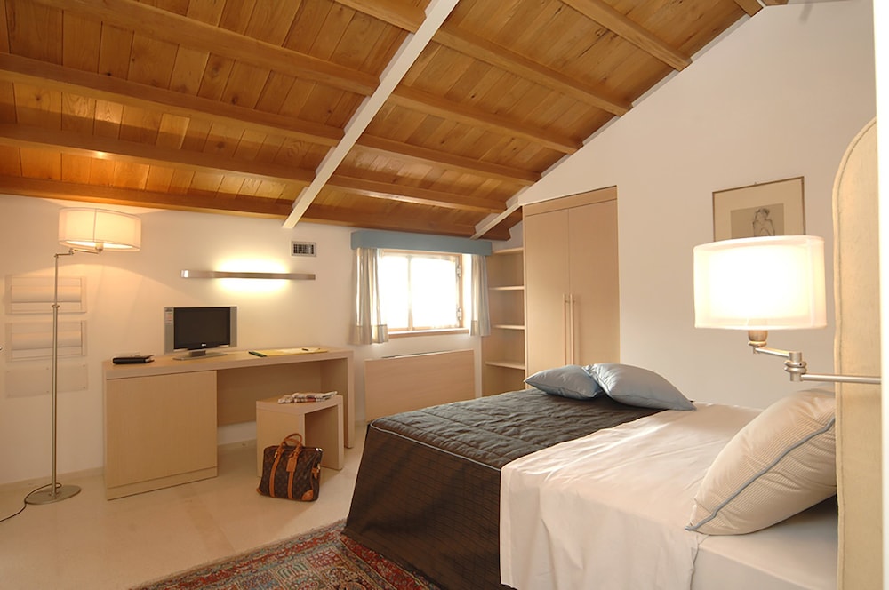 Grand Hotel Angiolieri 28/95