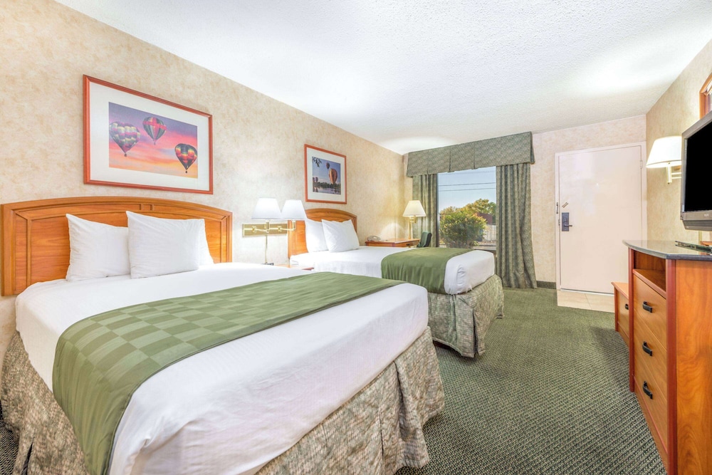 Days Inn & Suites By Wyndham Albuquerque North 7/30