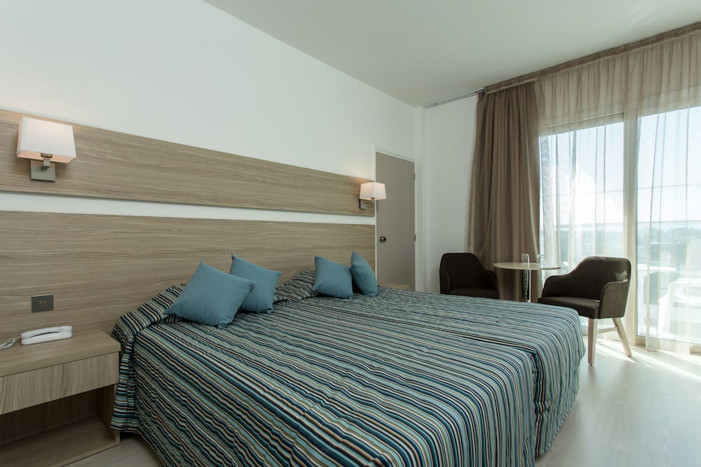Kapetanios Bay Hotel 9/49