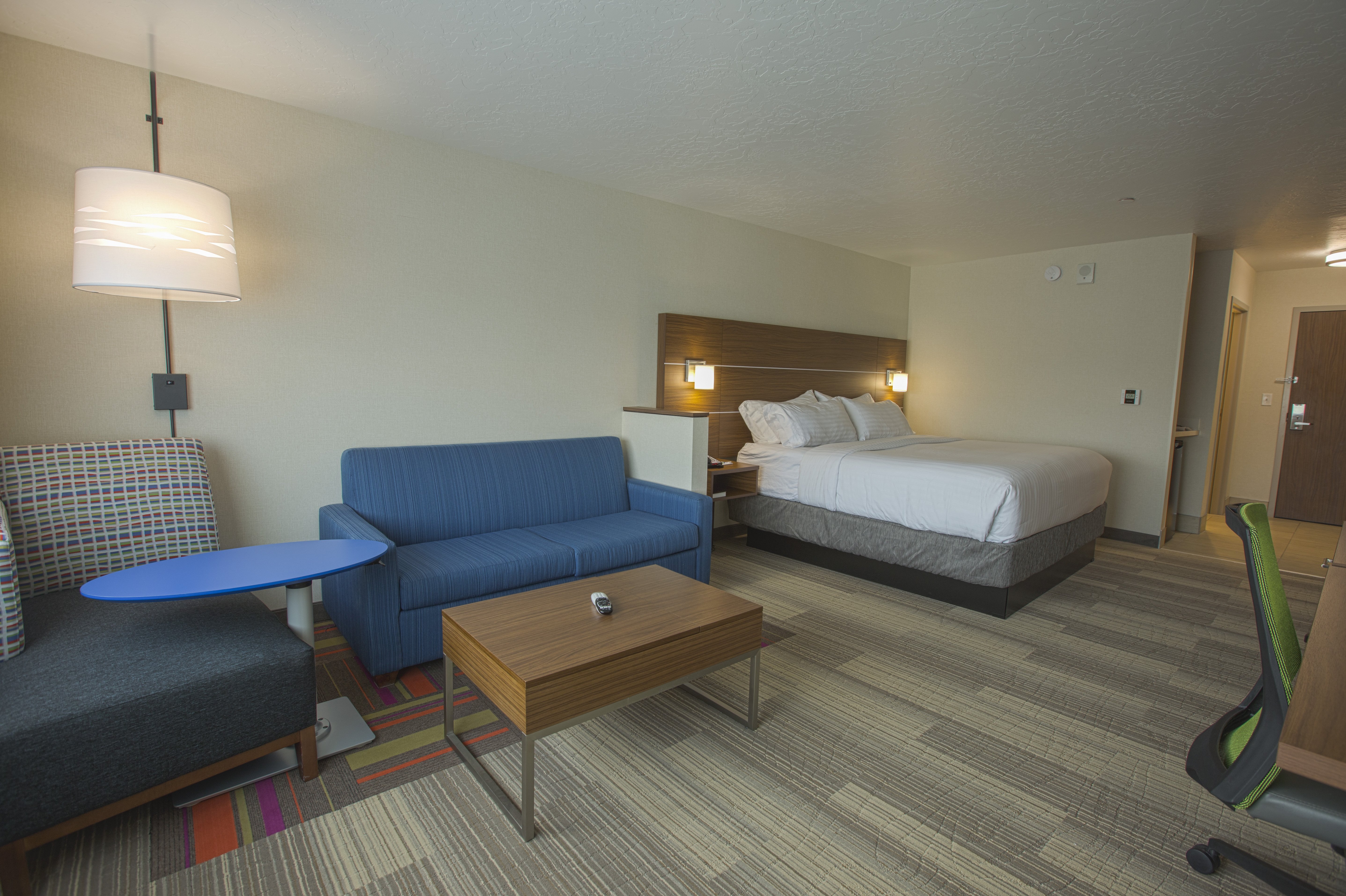 Holiday Inn Express Suites Boise Airport 17/80