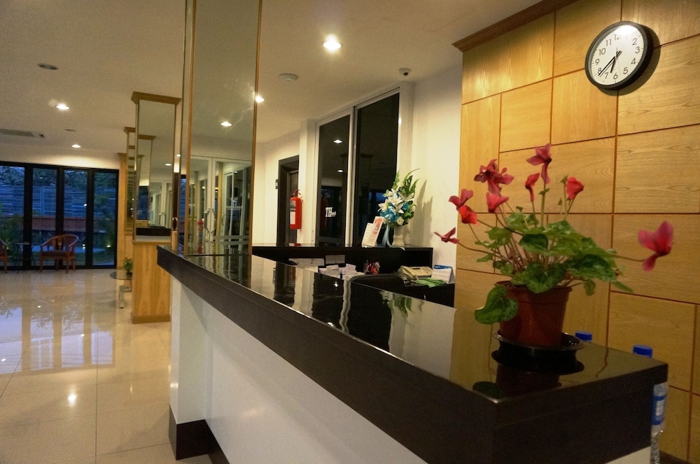 Th Beach Hotel 5/64