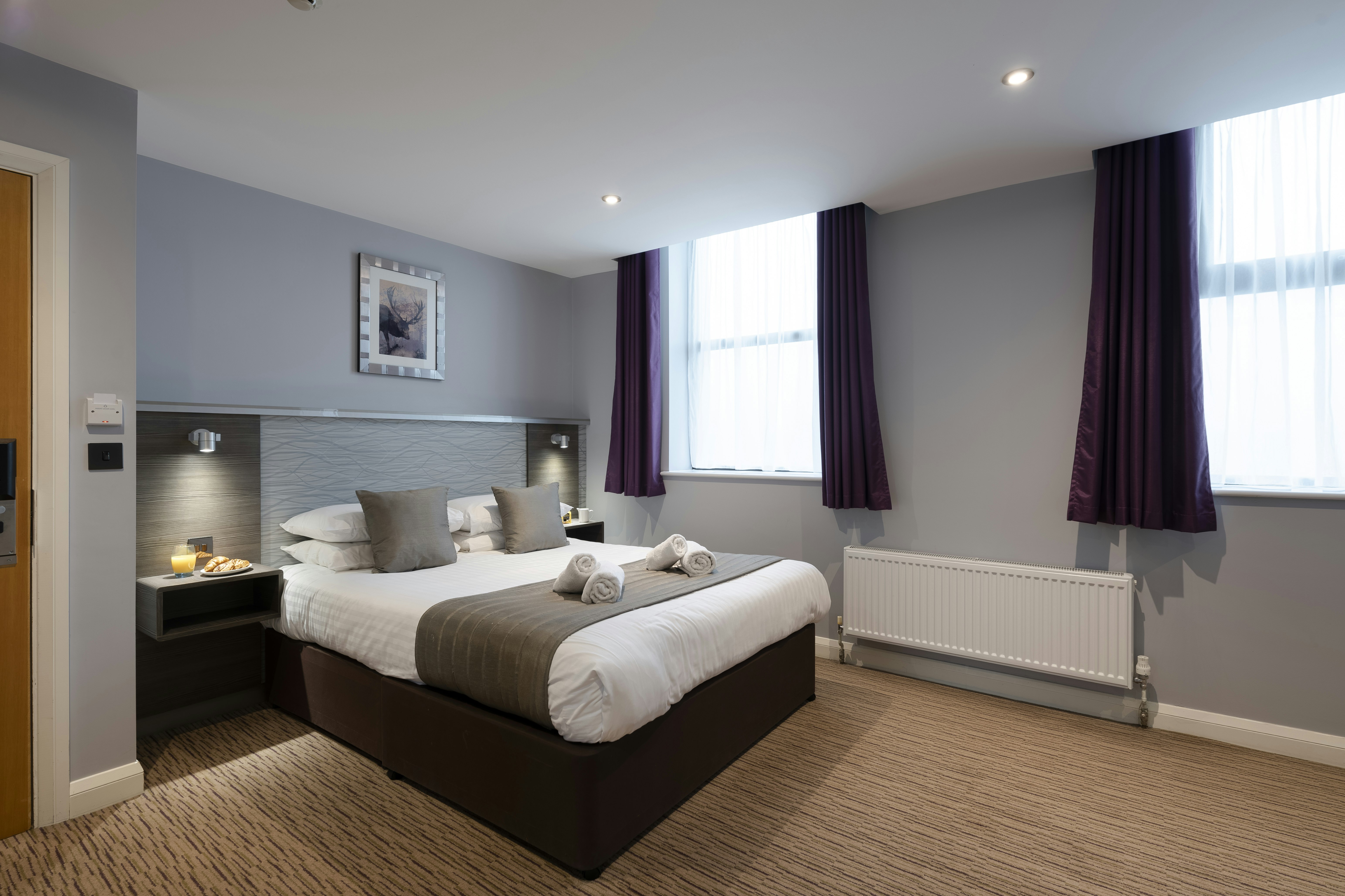 Hogs Back Hotel And Spa 8/26